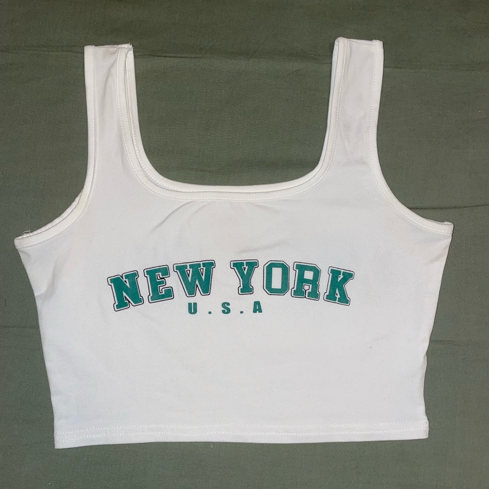 ‘New York’ White Cropped Tank